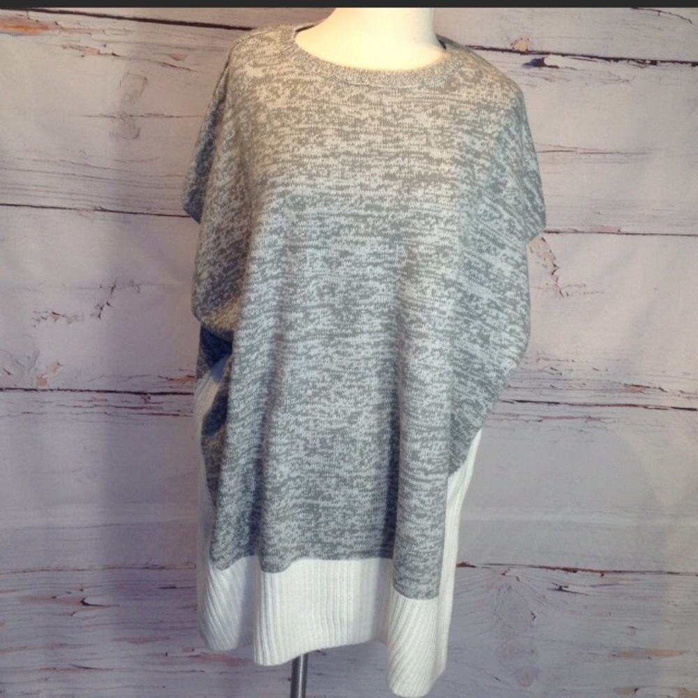 Halston Sleeve Sweater - Women’s M